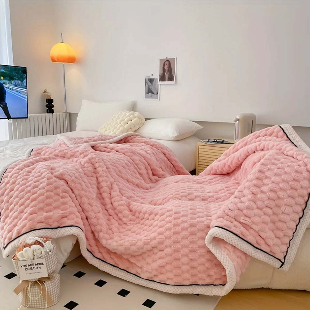 Blanket  for Bed - Cozy Warm Fuzzy Blankets for Women, Plush Large Fleece Throws for Girls