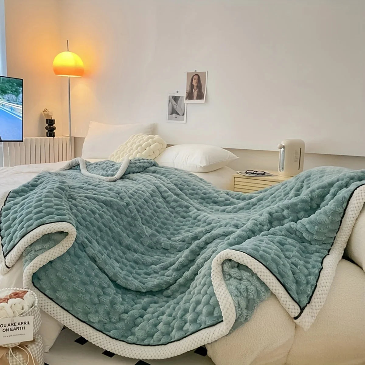 Blanket  for Bed - Cozy Warm Fuzzy Blankets for Women, Plush Large Fleece Throws for Girls